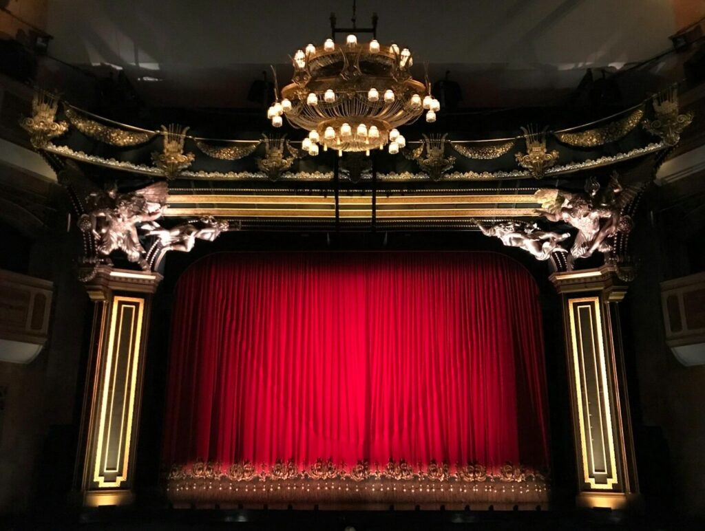 Broadway curtain